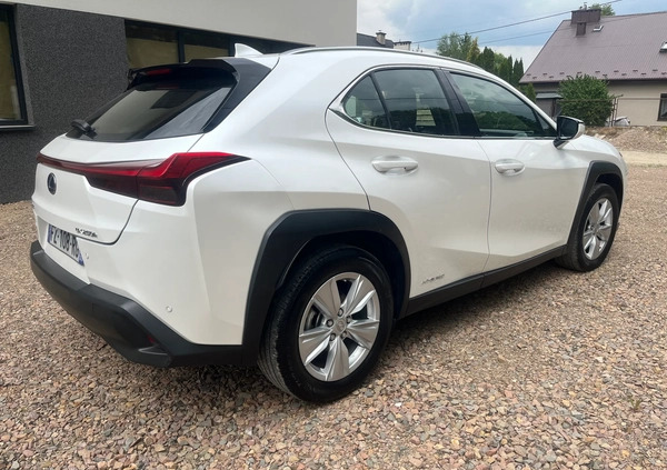 Lexus UX cena 105000 przebieg: 79000, rok produkcji 2021 z Błażowa małe 529